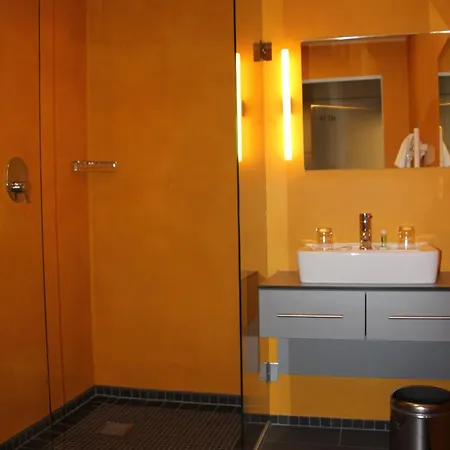 Haus Overbach فندق Jülich